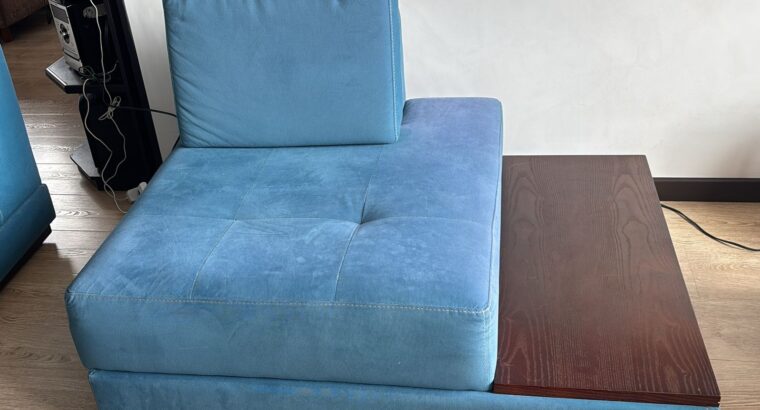 Sofá De 3 Puestos Con Mesa Adosada