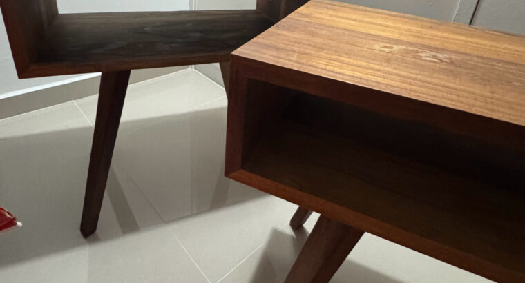 2 Mesas De Noche En Madera Estilo Contemporáneo