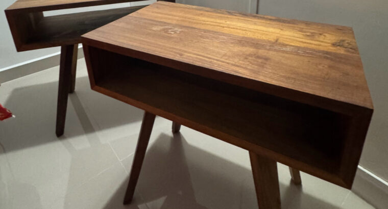 2 Mesas De Noche En Madera Estilo Contemporáneo