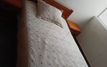 Cama Semidoble En Madera, 2 Mesitas Y Colchón
