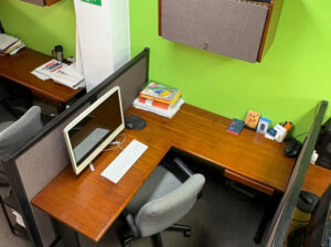 Escritorio En L Y Gabinete De Pared