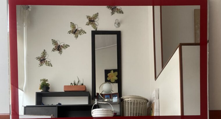 Mueble De Baño, Lavamanos Y Espejo. Blanco Y Rojo.
