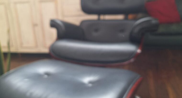 Sillón Tipo Eames Con Reposapies