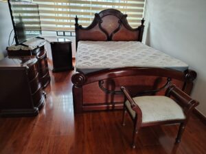 Set de Alcoba, Cama Queen, Colchón y Mesitas
