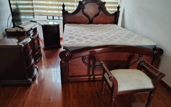 Set de Alcoba, Cama Queen, Colchón y Mesitas