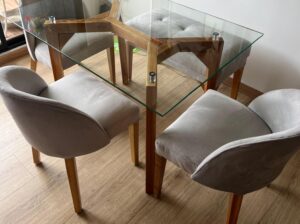 Comdeor De 4 Puestos Mesa, 3 Sillas Y Banca