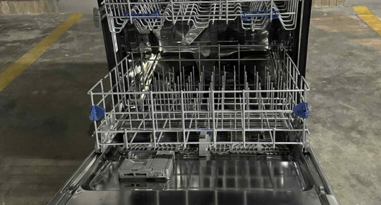 Máquina Lavaplatos Whirlpool 75 Piezas
