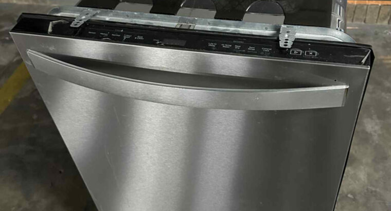Máquina Lavaplatos Whirlpool 75 Piezas