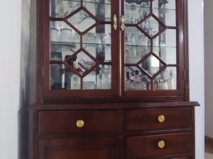 Bifé En Madera Con Vitrina Y Luz Interior
