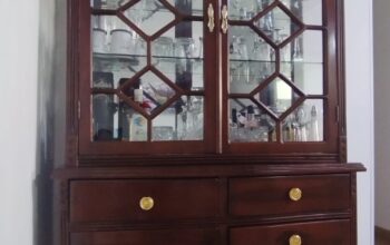 Bifé En Madera Con Vitrina Y Luz Interior