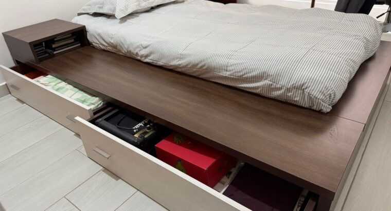 Cama Sencilla Con Colchón, Mesita Y Cajonera