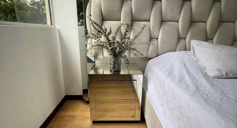 Set De Alcoba Cama King, Colchón Y Mesitas