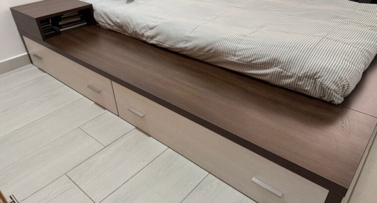 Cama Sencilla Con Colchón, Mesita Y Cajonera