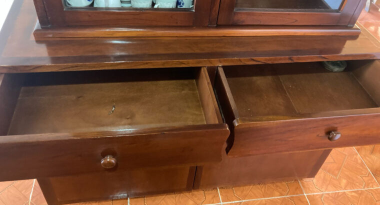 Bifé Con Vitrina Superior En Madera Y Vidrio