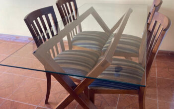 Comedor De 4 Puestos Mesa En Vidrio Y 4 Sillas