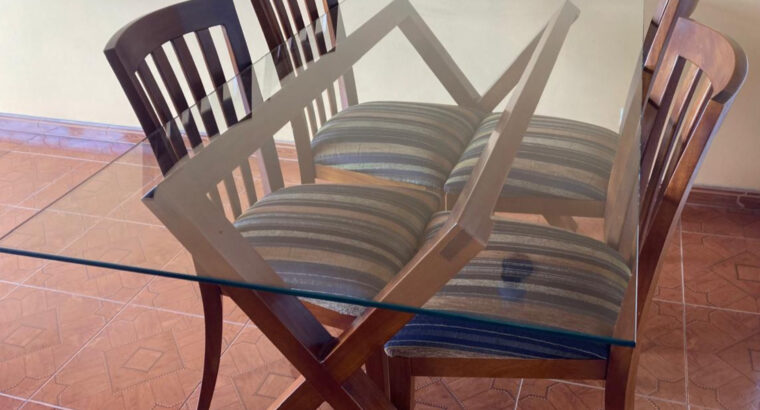Comedor De 4 Puestos Mesa En Vidrio Y 4 Sillas