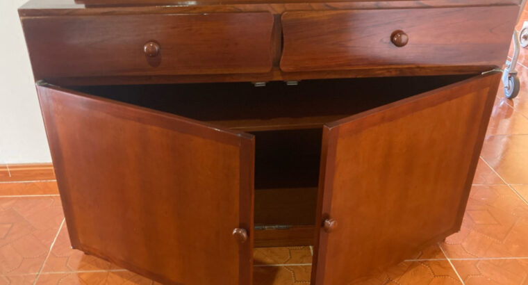 Bifé Con Vitrina Superior En Madera Y Vidrio