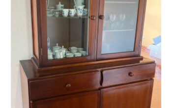 Bifé Con Vitrina Superior En Madera Y Vidrio