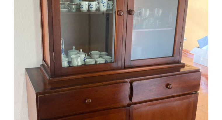 Bifé Con Vitrina Superior En Madera Y Vidrio