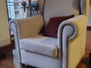 Poltrona Casi Nueva Color Marfil