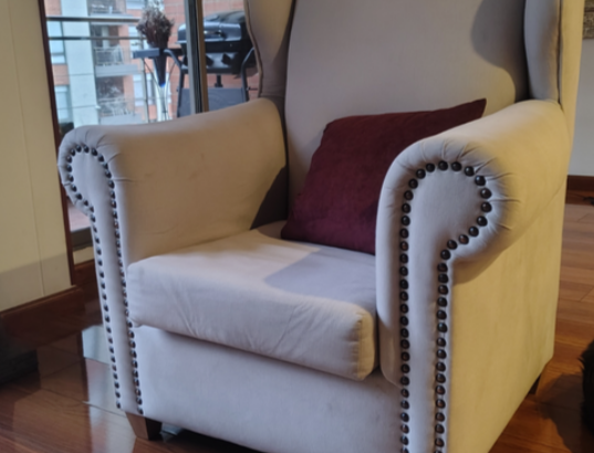 Poltrona Casi Nueva Color Marfil