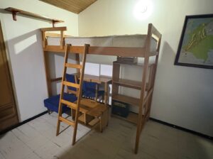 Camarote Sencillo de Madera Y Escritorio Integrado