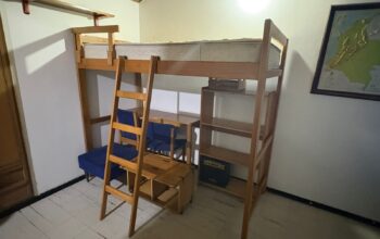 Camarote Sencillo de Madera Y Escritorio Integrado