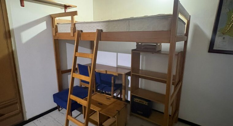 Camarote Sencillo de Madera Y Escritorio Integrado