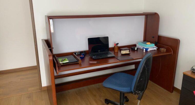 Cama Convertible en Escritorio Moderno