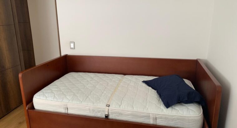 Cama Convertible en Escritorio Moderno