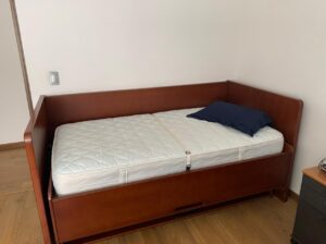 Cama Convertible en Escritorio Moderno