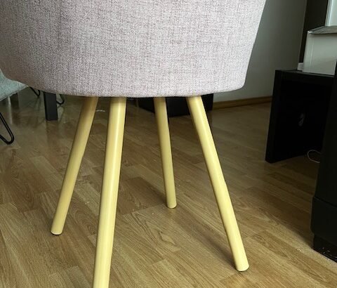 Poltrona Moderna Estilo Nórdico – Excelente Estado