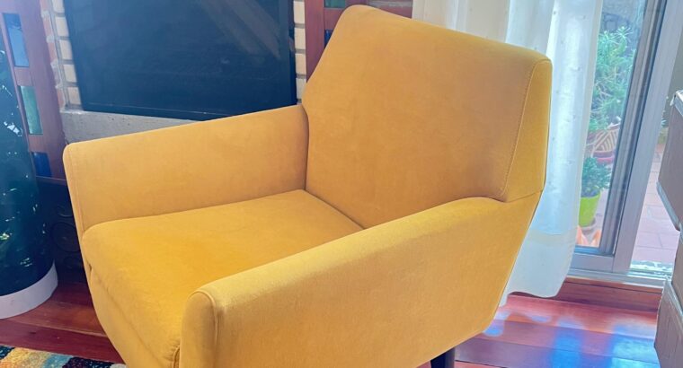 Poltrona color mostaza