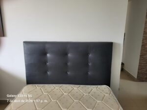 Cama Doble Con Espaldar, Colchón Y Nochero
