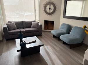 Sala. Incluye: Sofá Y 2 Poltronas