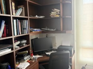 Biblioteca Esquinera En Buen Estado