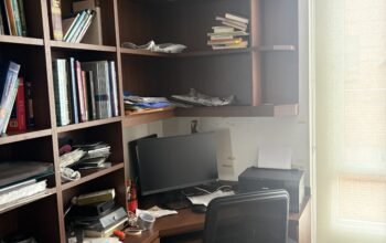 Biblioteca Esquinera En Buen Estado