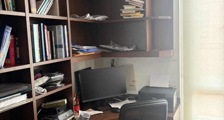Biblioteca Esquinera En Buen Estado