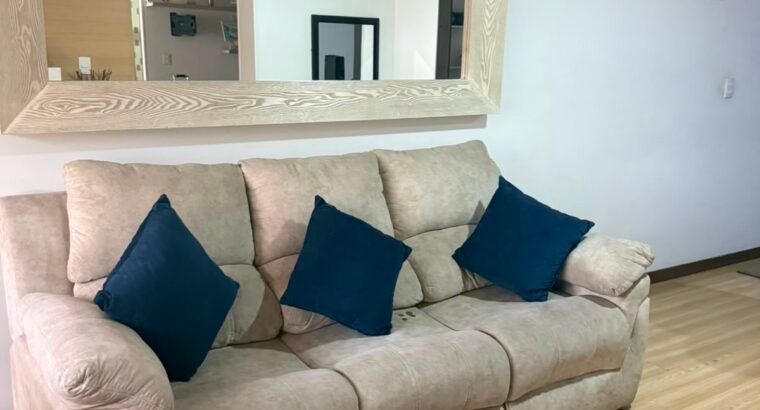 Sofá De 3 Puestos Beige Moderno Excelente Estado