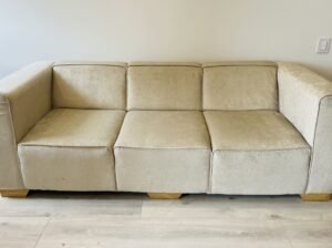 Sofá De 3 Puestos Tapizado Color Beige