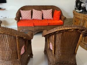 Set De Sala En Mimbre Sofá, 2 Poltronas y Mesa