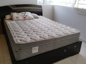 Cama doble sin colchón