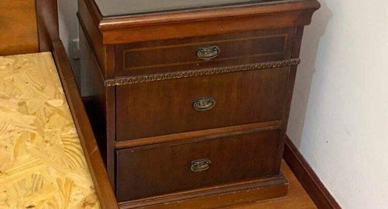 Cama semidoble madera con colchón y mesa de noche